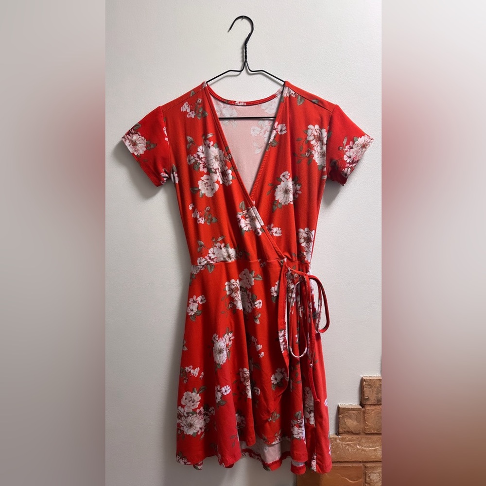 Red Floral Short Sleeved, Side-Tied Sundress- Size S. ♥️💐